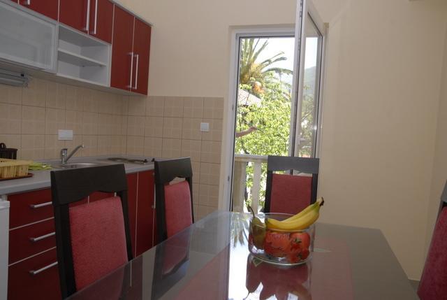 Apartments Dosljak Tivat Exterior photo